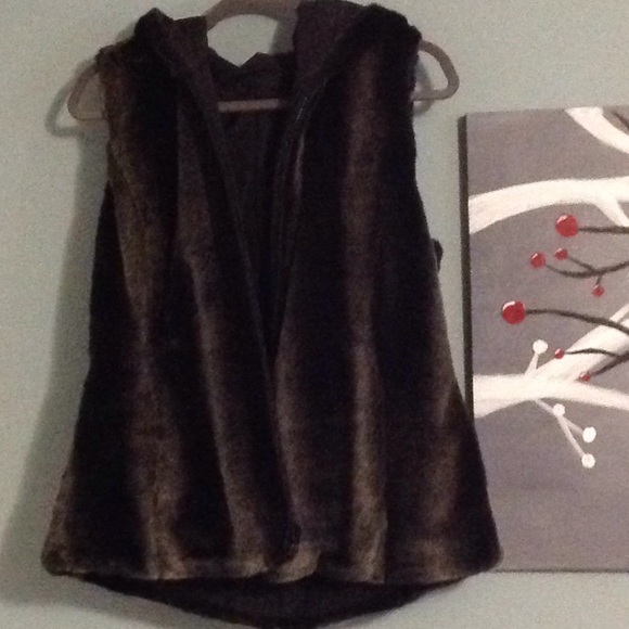 Awesome faux fur vest - Picture 1 of 3